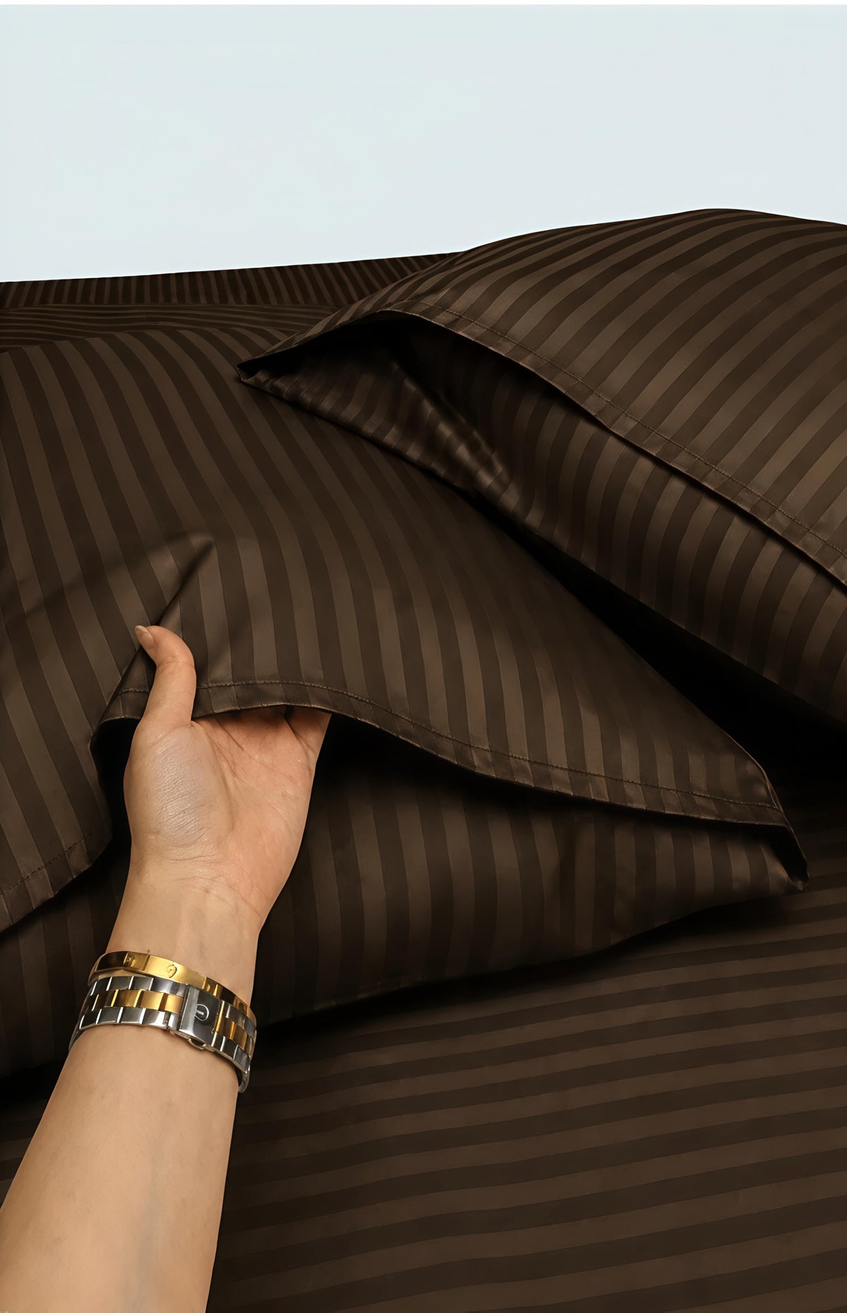 Stripe Fitted Bedsheet With 2Pillow Case ( Dark Brown)