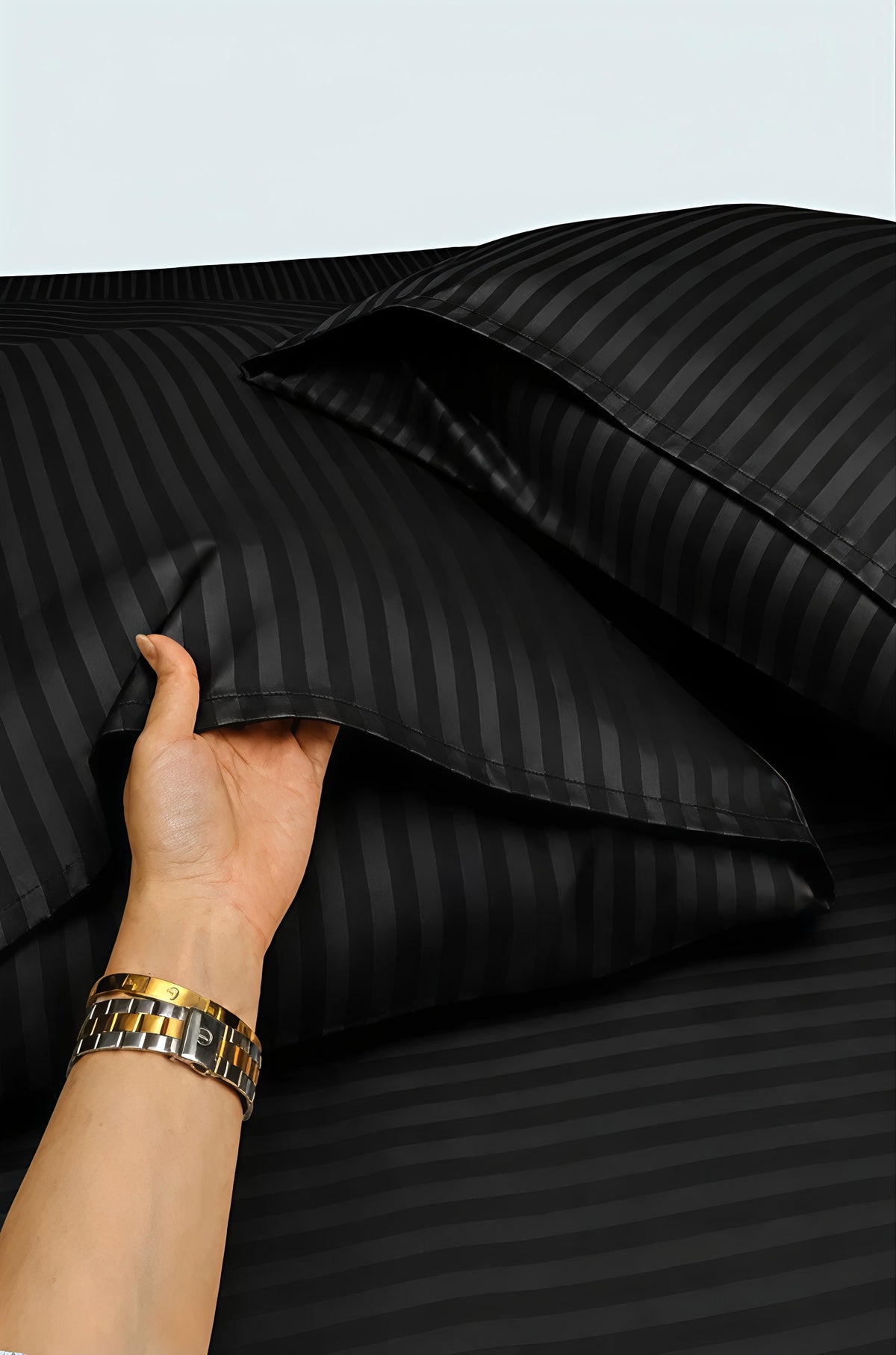 Stripe Fitted Bedsheet With 2Pillow Case (Black)